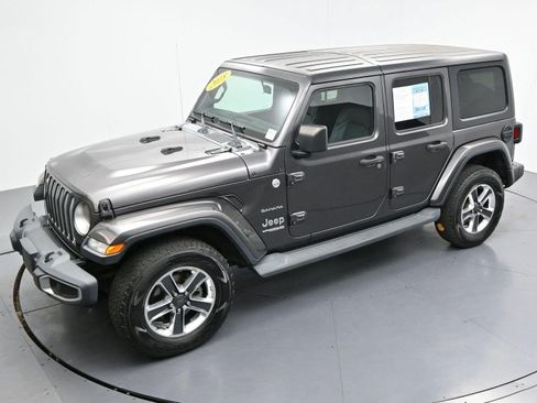 Used 2018 Jeep Wrangler Unlimited Sahara w/ Cold Weather Group AWD/4WD image 38