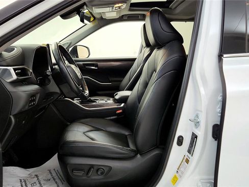 Used 2022 Toyota Highlander Limited image 26