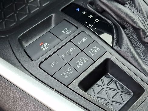 Used 2020 Toyota RAV4 XLE Premium AWD/4WD image 27