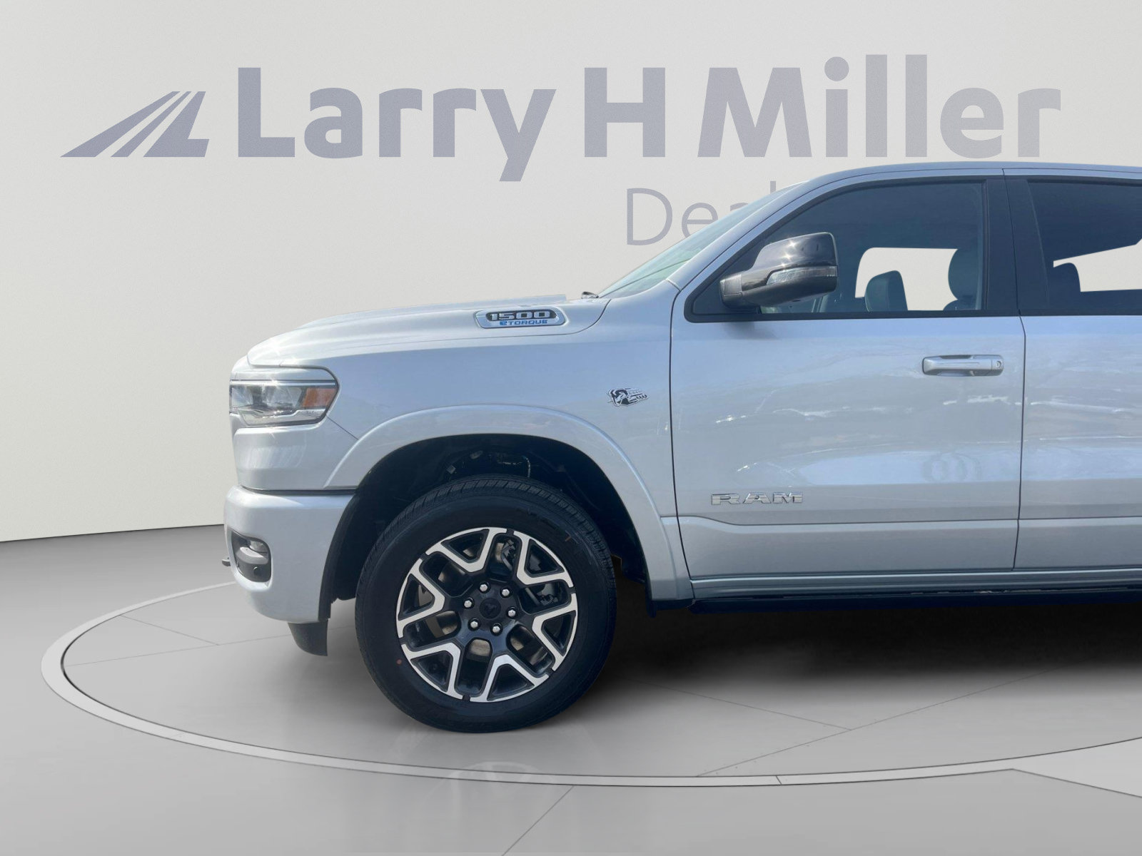 New 2026 RAM 1500 Laramie AWD/4WD image 9