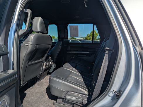 Used 2020 Ford Expedition XLT w/ Equipment Group 202A RWD image 18