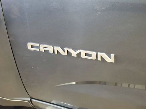 Used 2016 GMC Canyon SLT w/ Driver Alert Package image 6