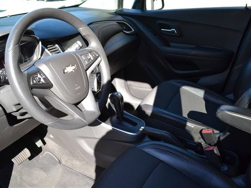 Used 2021 Chevrolet Trax LT image 9