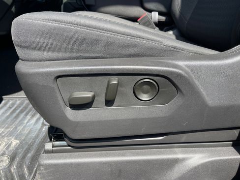 Used 2024 Chevrolet Silverado 1500 Custom image 9