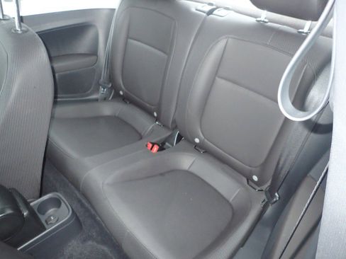 Used 2013 Volkswagen Beetle TDI image 10