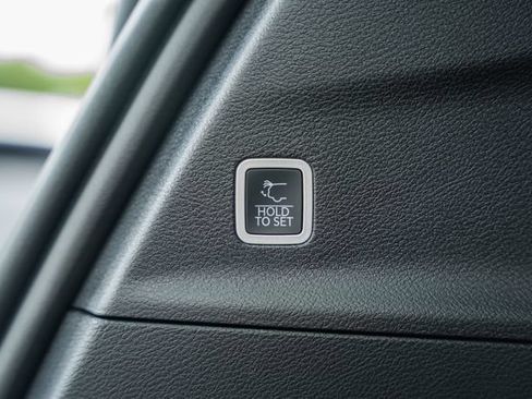 New 2027 Chrysler Pacifica Select FWD image 14