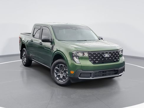 Certified 2025 Ford Maverick XLT image 2