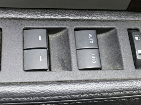 Used 2014 Ford F150 Platinum image 12