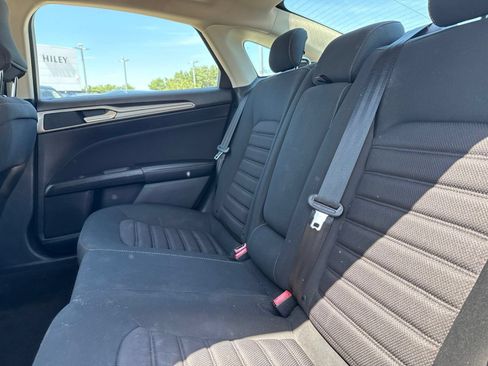 Used 2019 Ford Fusion SE FWD image 11