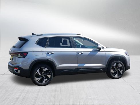 New 2026 Volkswagen Taos SE AWD/4WD image 4