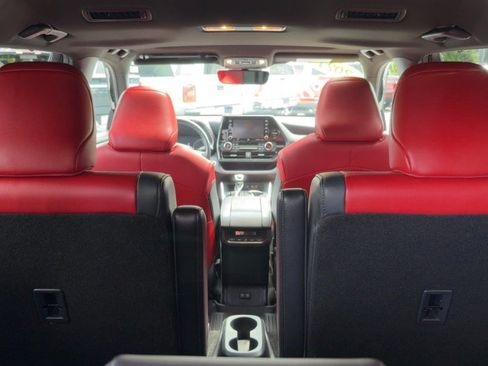 Used 2021 Toyota Highlander XSE AWD/4WD image 13