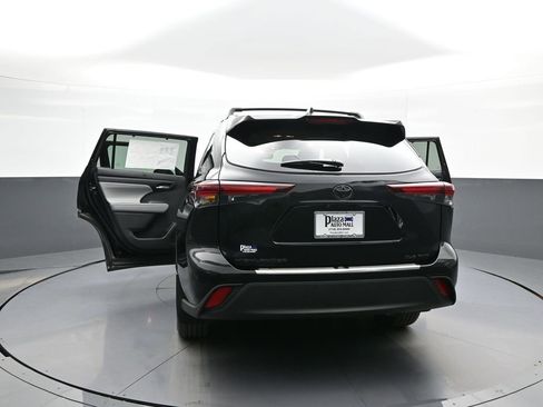 Used 2026 Toyota Highlander XLE image 49