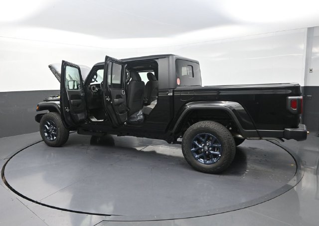 New 2026 Jeep Gladiator Sport AWD/4WD image 32