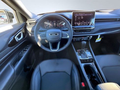New 2026 Jeep Compass Latitude image 21
