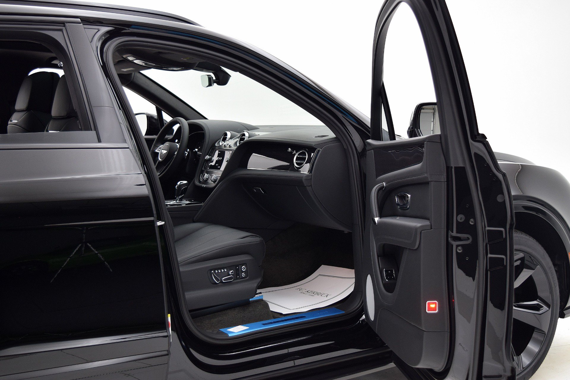 Used 2019 Bentley Bentayga AWD/4WD image 29