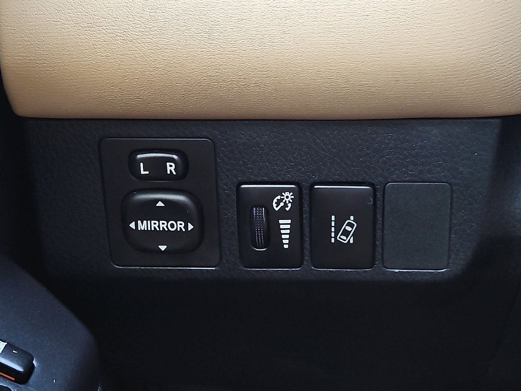Used 2017 Toyota RAV4 XLE FWD image 23
