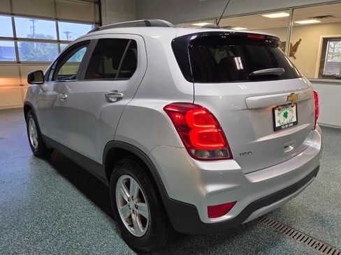 Used 2017 Chevrolet Trax LT w/ LT Convenience Package FWD image 8
