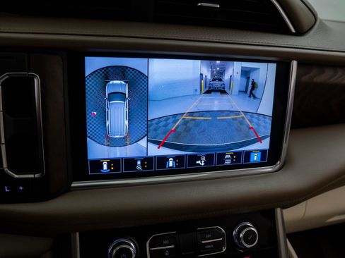 Used 2021 GMC Yukon Denali image 32