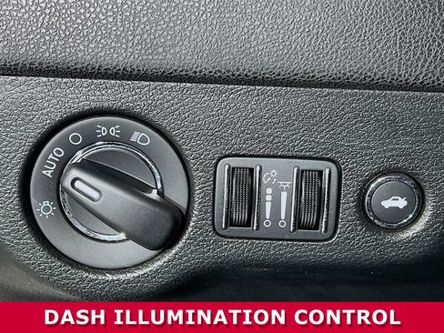 Used 2023 Chrysler 300 Touring w/ Sport Appearance Package image 13