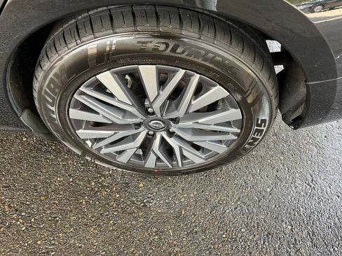 Used 2025 Nissan Altima 2.5 SV FWD image 31