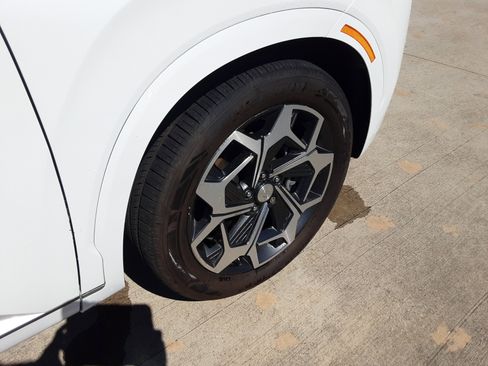 Used 2022 Hyundai Palisade Calligraphy image 25