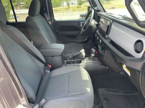 New 2025 Jeep Gladiator Sport image 32