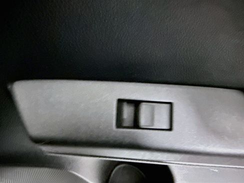 Used 2017 Toyota RAV4 LE FWD image 30