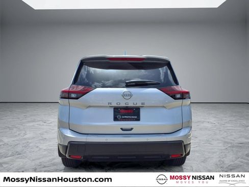 Certified 2025 Nissan Rogue SV FWD image 6