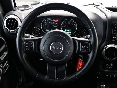 Used 2016 Jeep Wrangler Unlimited Sahara w/ Max Tow Package AWD/4WD image 31