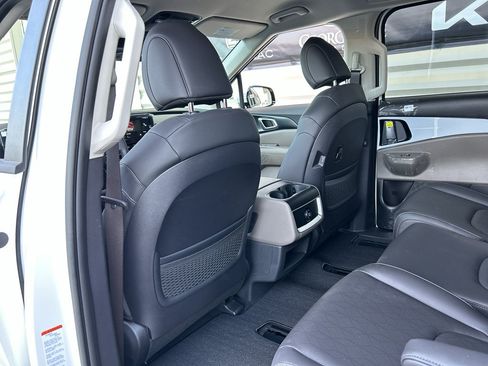 New 2026 Kia Carnival FWD image 11