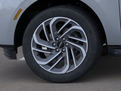 New 2026 Lincoln Navigator L Premier AWD/4WD image 19