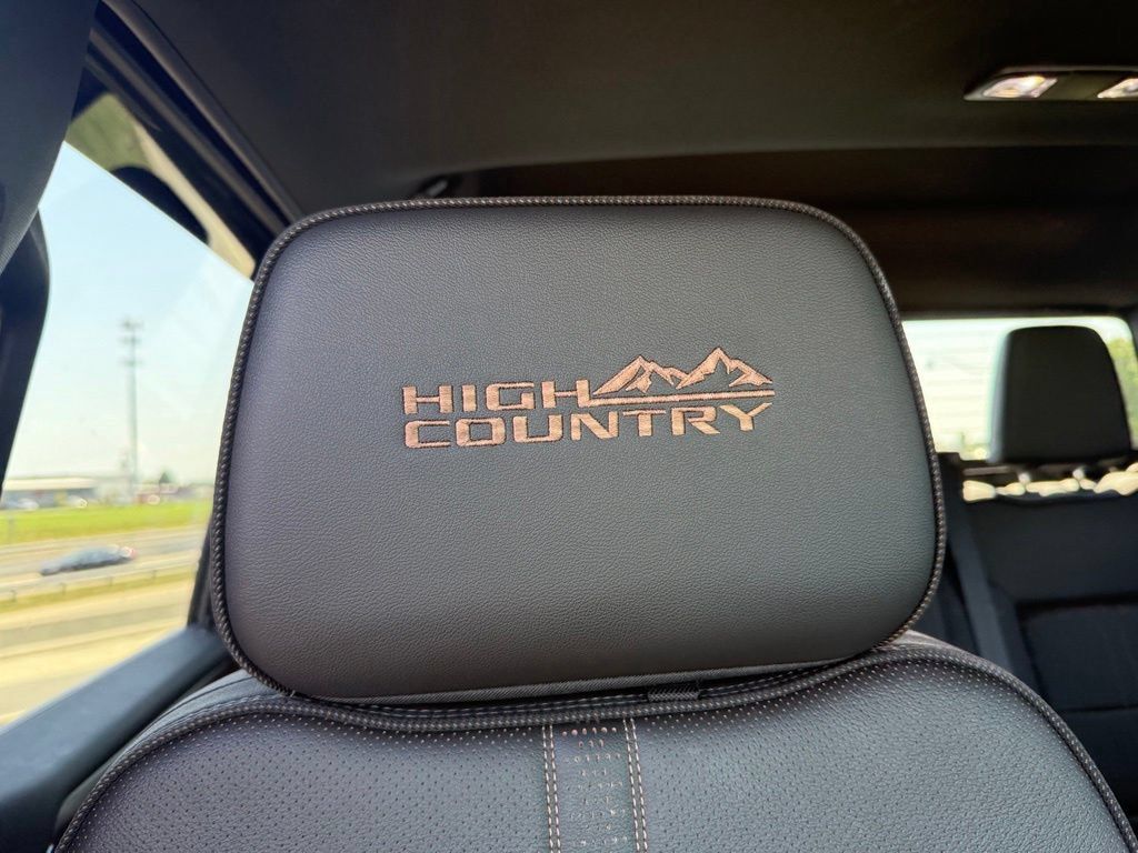 Used 2026 Chevrolet Silverado 2500 High Country w/ Midnight Edition AWD/4WD image 33