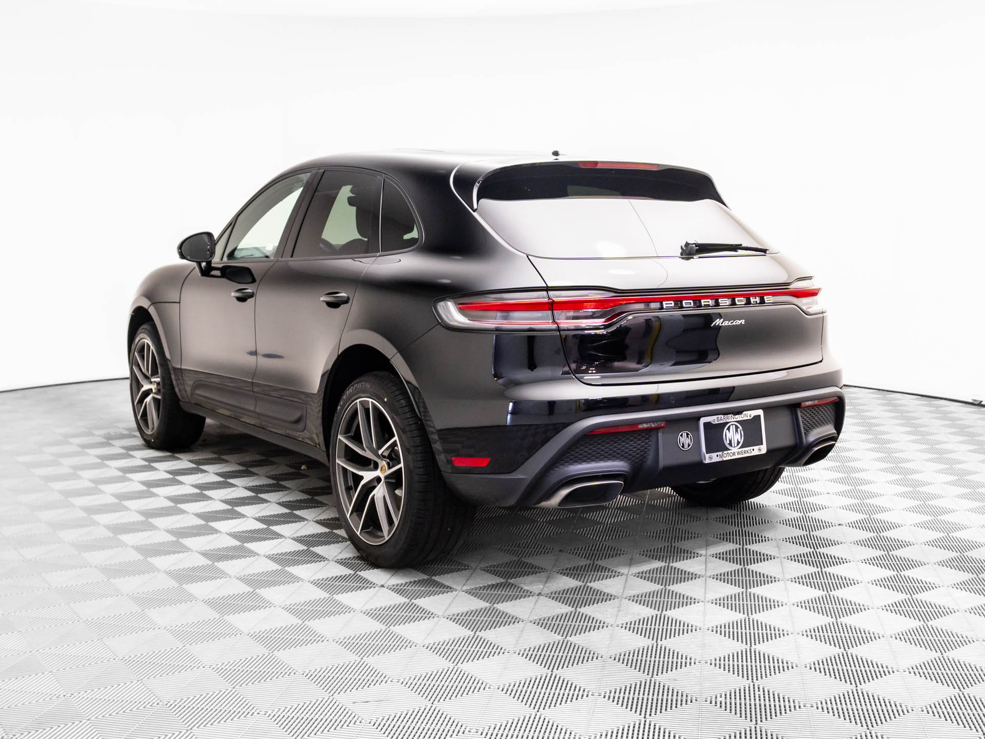 Certified 2026 Porsche Macan AWD/4WD image 3