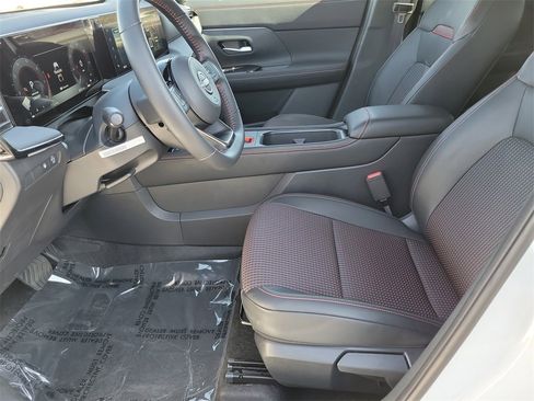 New 2025 Nissan Kicks SR image 11