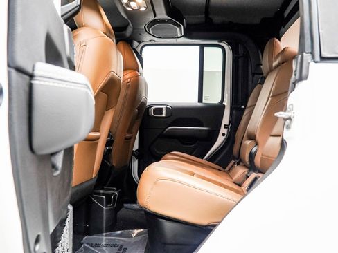 Used 2023 Jeep Gladiator Overland w/ LED Lighting Group image 34