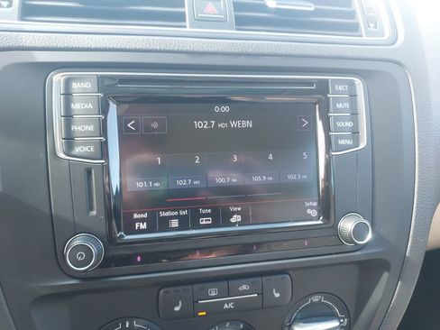 Used 2017 Volkswagen Jetta SE FWD image 13
