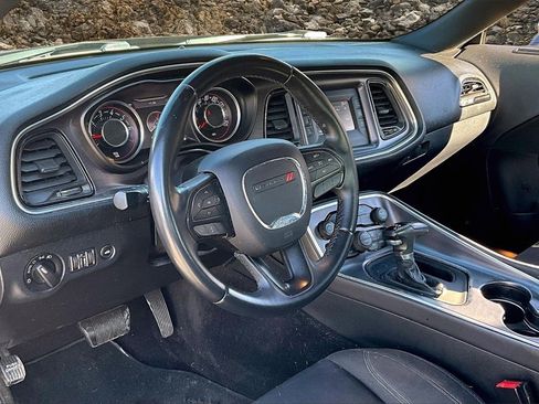 Used 2015 Dodge Challenger SXT image 11