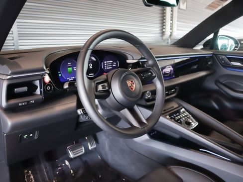 Certified 2025 Porsche Macan 4S Electric image 4