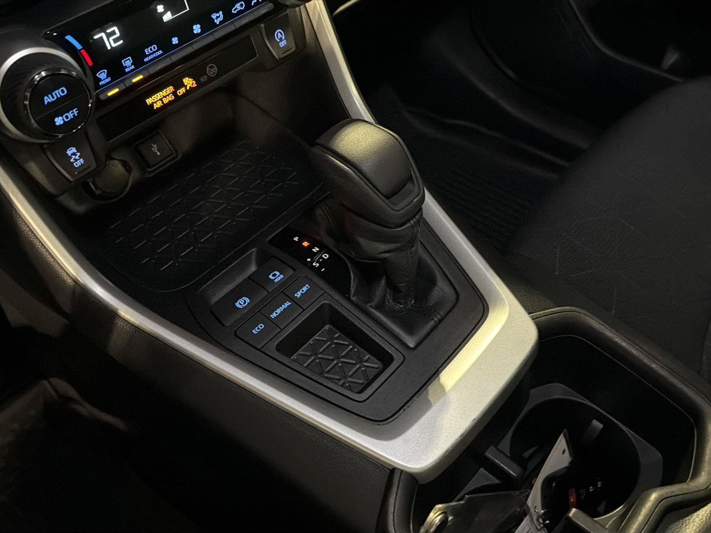 Certified 2022 Toyota RAV4 XLE w/ Convenience Package FWD image 28