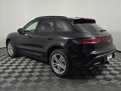 Certified 2025 Porsche Macan image 3