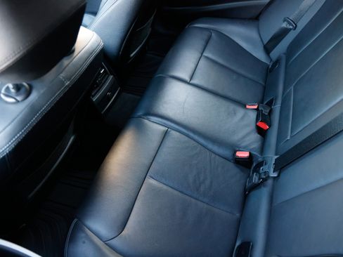 Used 2018 BMW 340i xDrive Sedan w/ Premium Package image 13