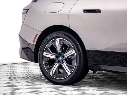 Certified 2024 BMW iX xDrive50 w/ Premium Package AWD/4WD image 33