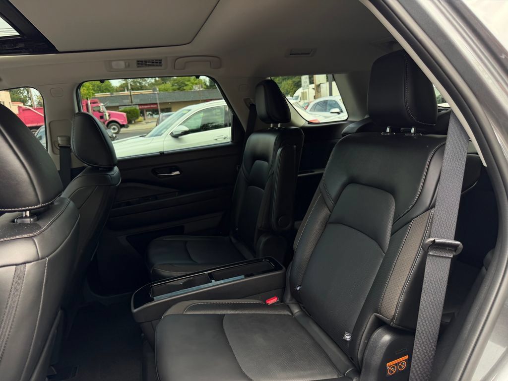Used 2026 Nissan Pathfinder SL w/ SL Premium Package AWD/4WD image 28