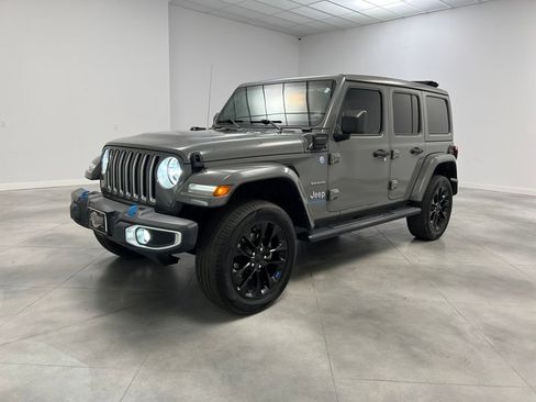 Used 2022 Jeep Wrangler Unlimited Sahara w/ Cold Weather Group image 4