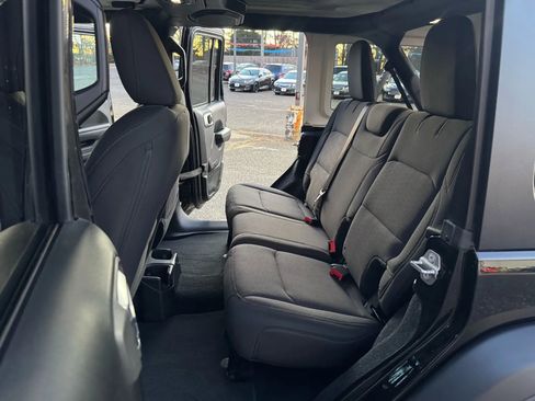 Used 2018 Jeep Wrangler Unlimited Sport S AWD/4WD image 11
