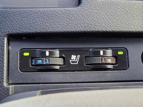 Used 2013 Lexus RX 450h FWD image 33