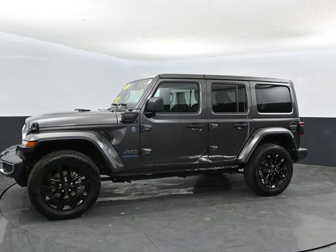 Used 2025 Jeep Wrangler Unlimited Sahara w/ Safety Group AWD/4WD image 9