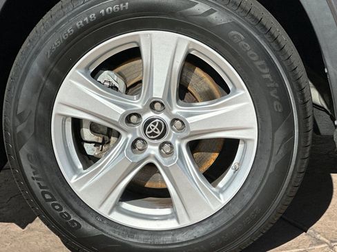 Used 2023 Toyota Highlander LE image 34