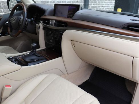 Used 2016 Lexus LX 570 4WD image 23