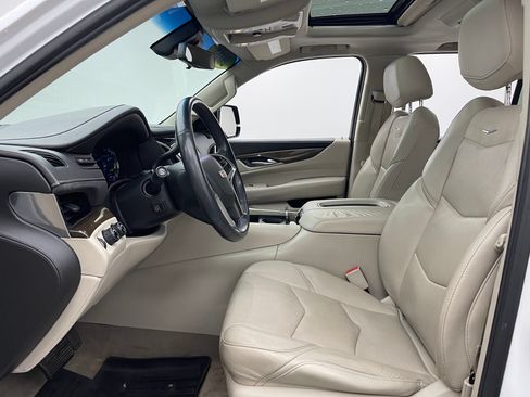 Used 2018 Cadillac Escalade ESV Premium Luxury AWD/4WD image 15